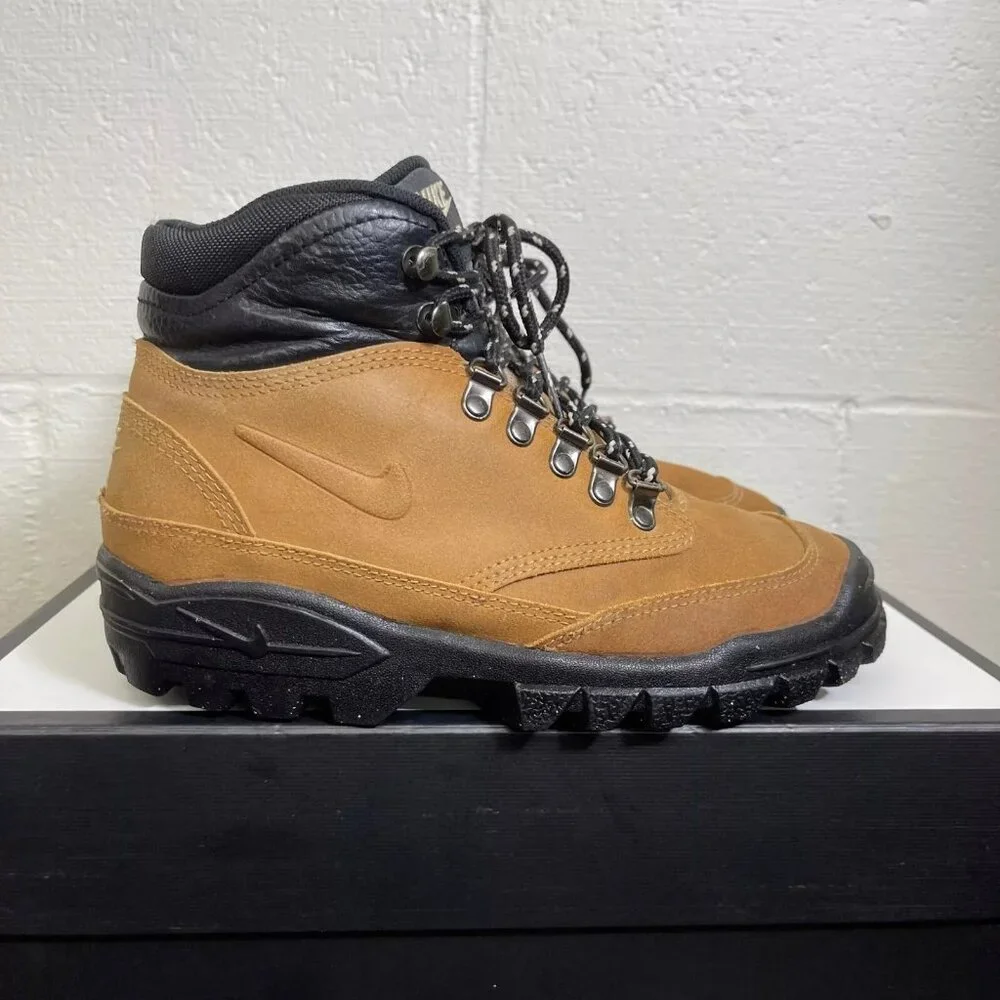 Nike Air ACG Women's Hiking Athletic Boots 950204 Y2-3 Size 7.5 Leather - Picture 1 of 9